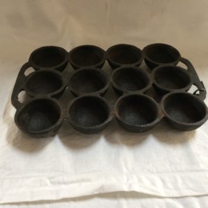 Cast iron muffin pan